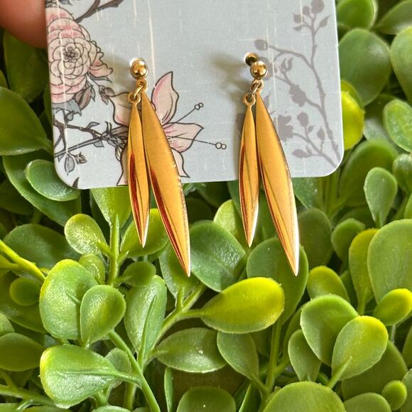 BOGO FREE VTG 90’s gold post dangly earrings - Picture 1 of 3